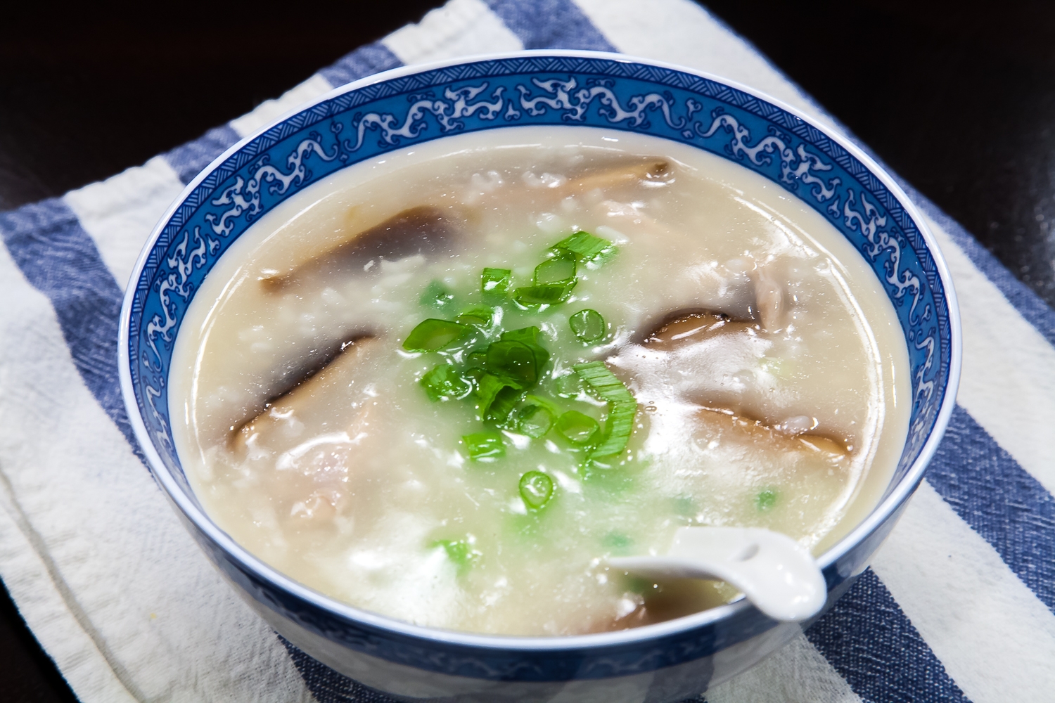 Fish Fillet Congee Using Instant Pot (电压锅版生滚鱼片粥) | Asian Cooking Mom